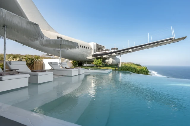 The infinity pool over the Indian Ocean