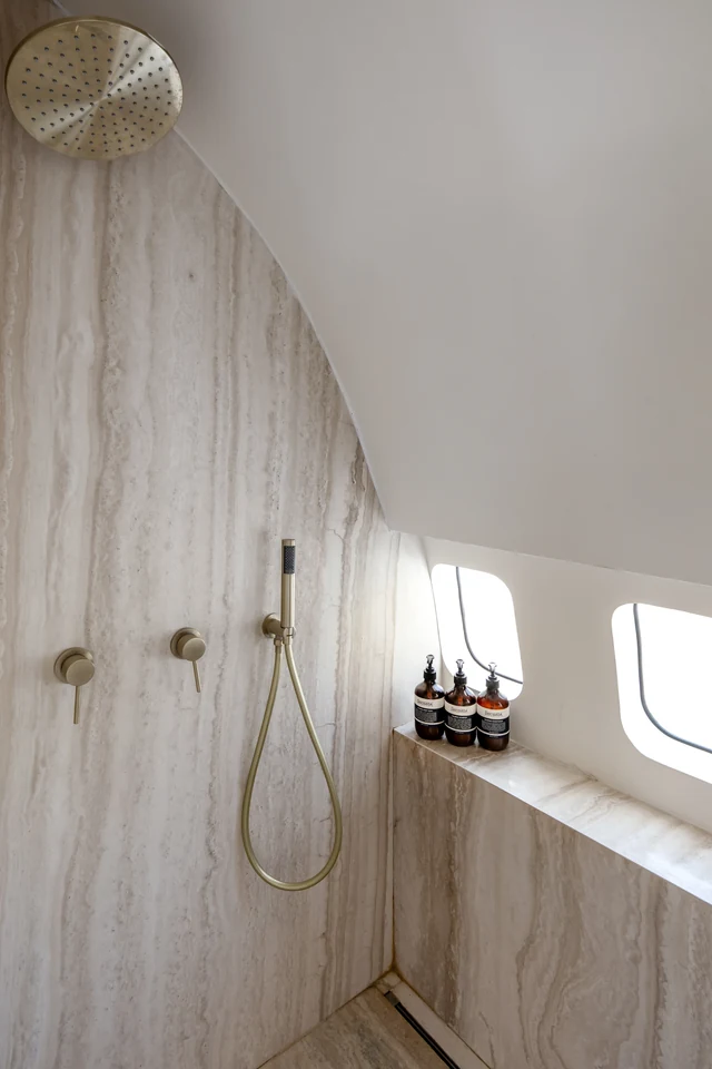 The walk-in shower in stone